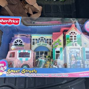 Fisher-Price loving Family Sweet Streets Colorful Playset NEW